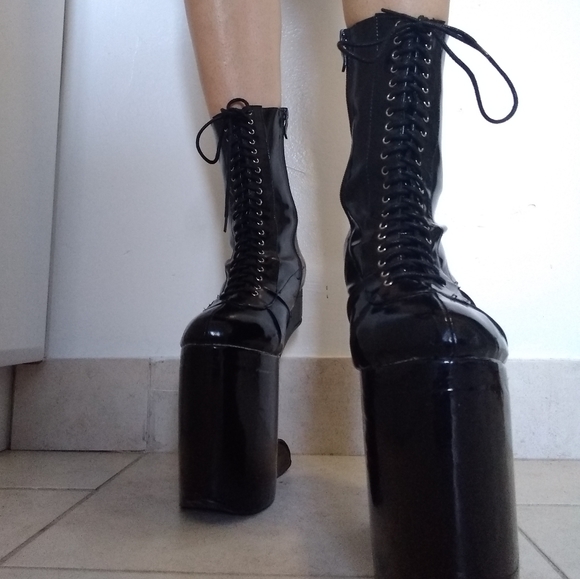 Betty Page BP579 Boots - Picture 3 of 5